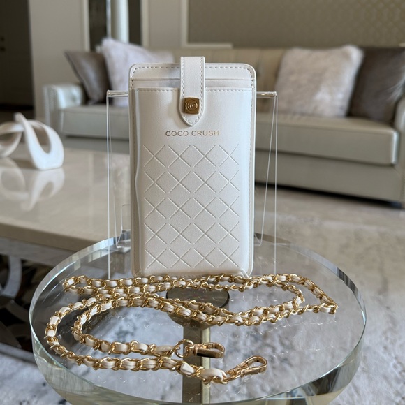 NWT CHANEL White Quilted Leather Phone Case - Picture 6 of 6